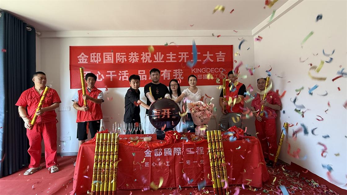 驕陽(yáng)似火，開(kāi)工不斷